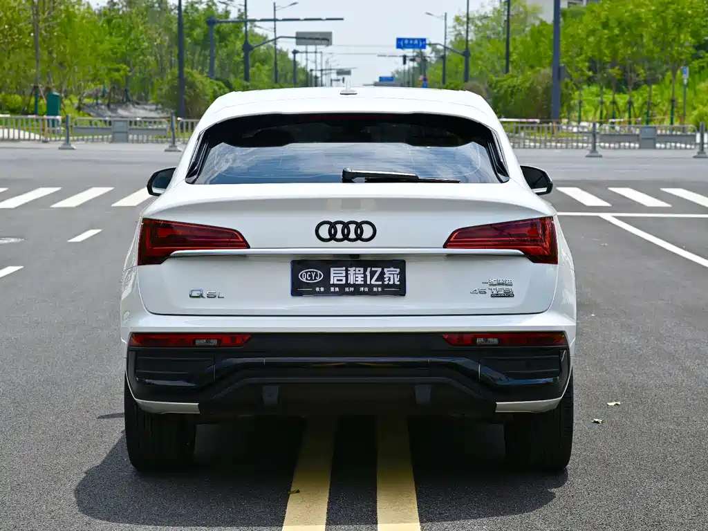Audi Q5L Sportback — фото 17