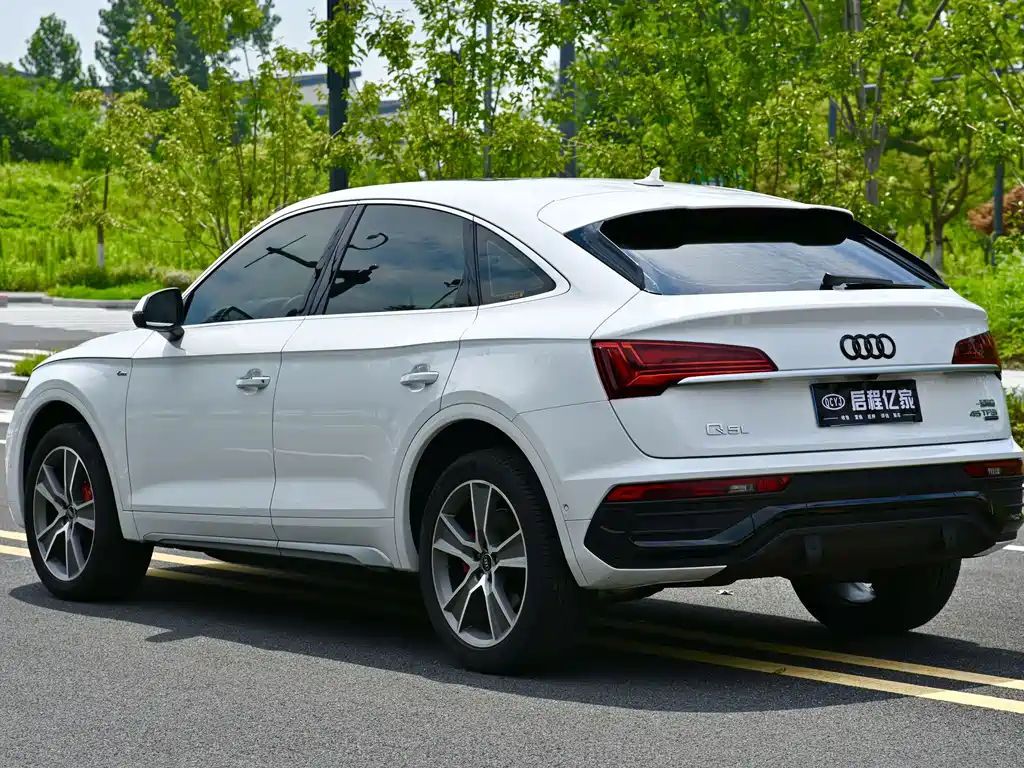 Audi Q5L Sportback — фото 18