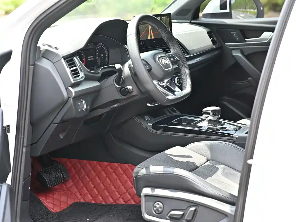Audi Q5L Sportback — фото 4