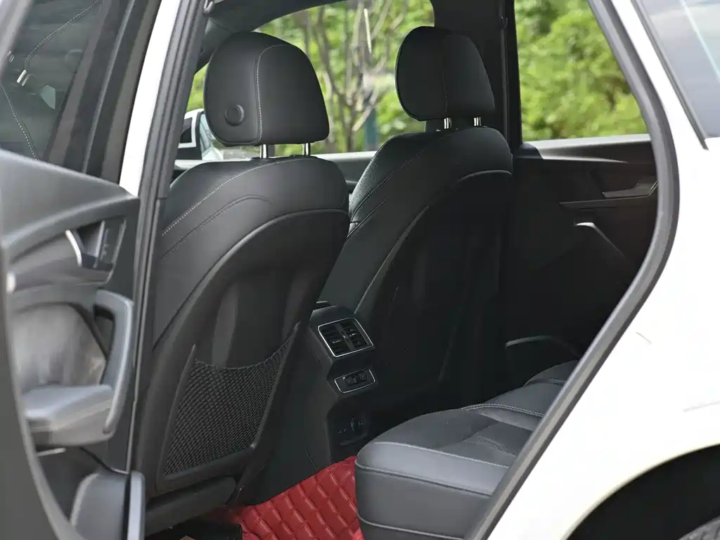 Audi Q5L Sportback — фото 5