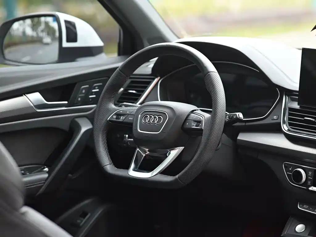 Audi Q5L Sportback — фото 7