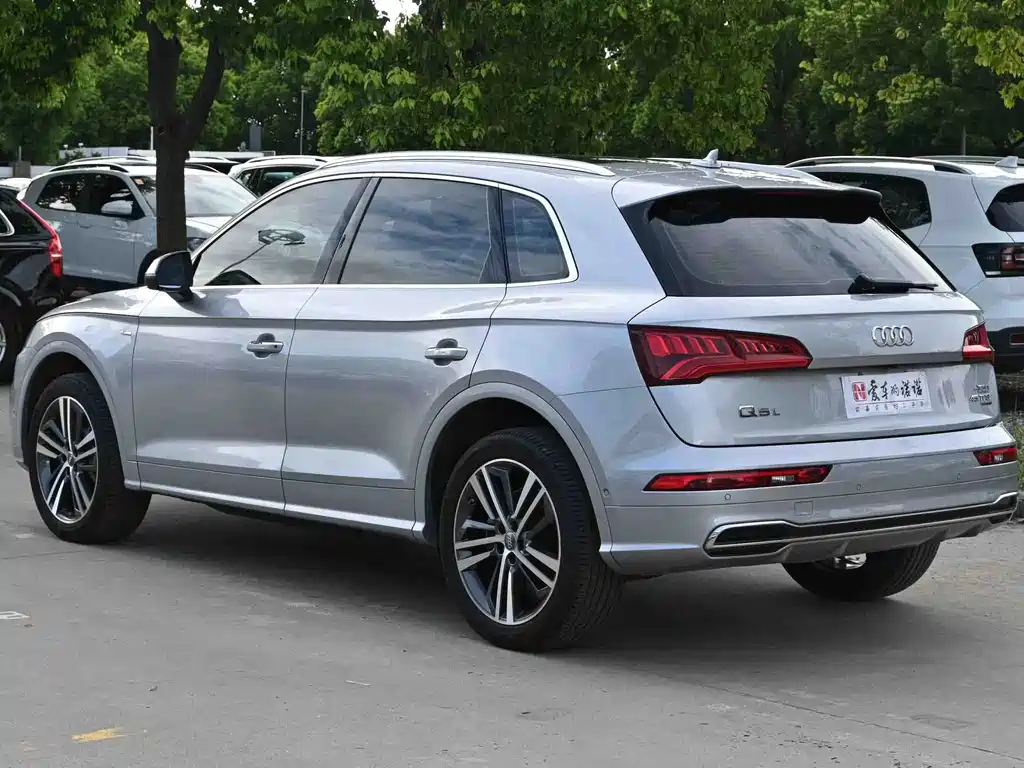 Audi Q5L — фото 3