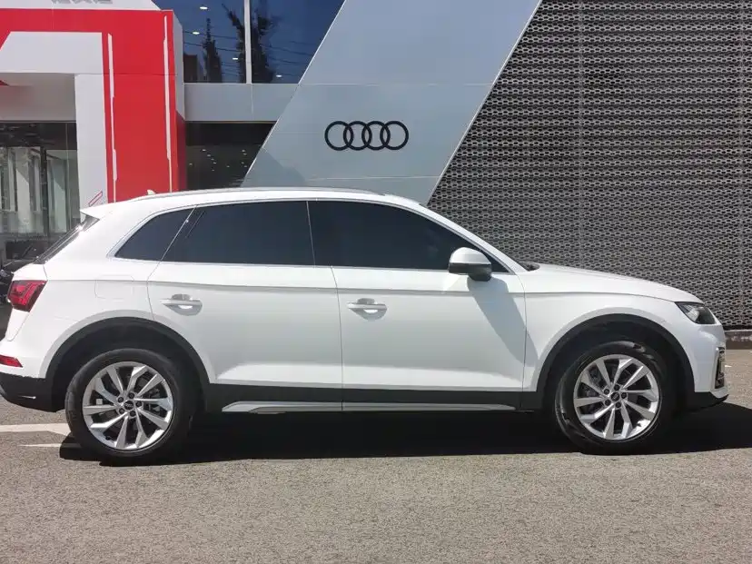 Audi Q5L — фото 2
