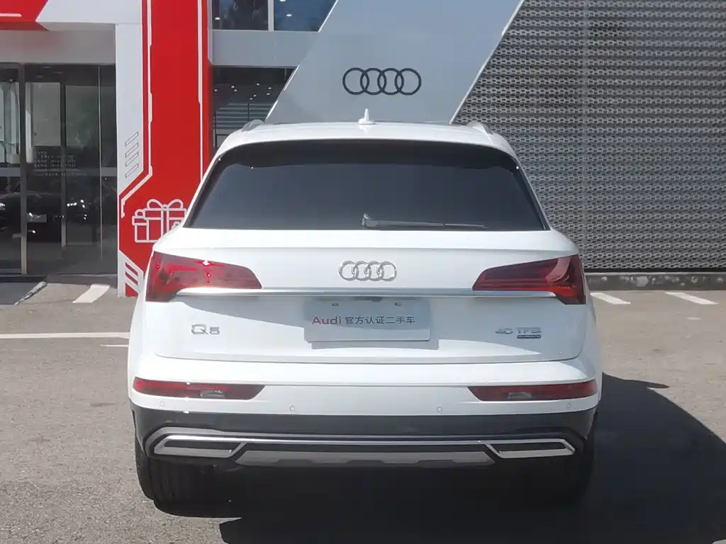Audi Q5L — фото 11
