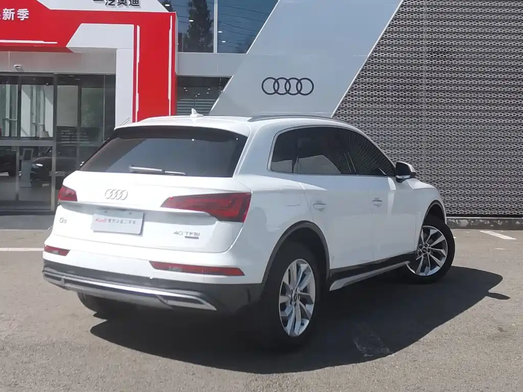 Audi Q5L — фото 3