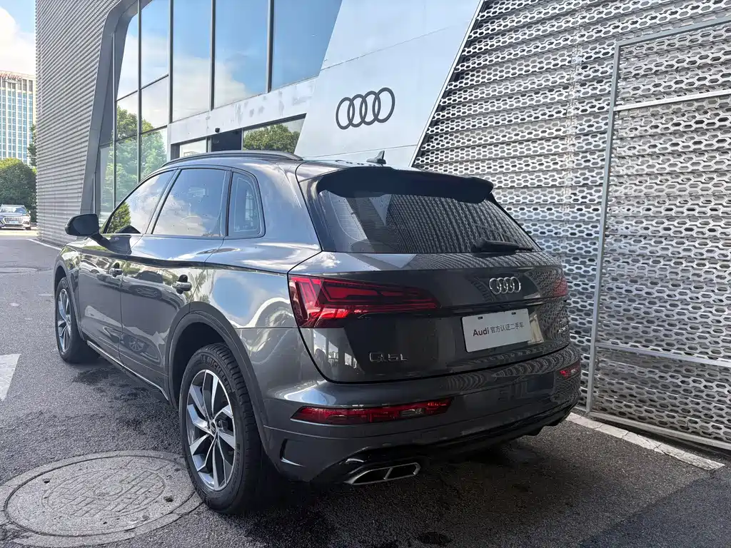 Audi Q5L — фото 5