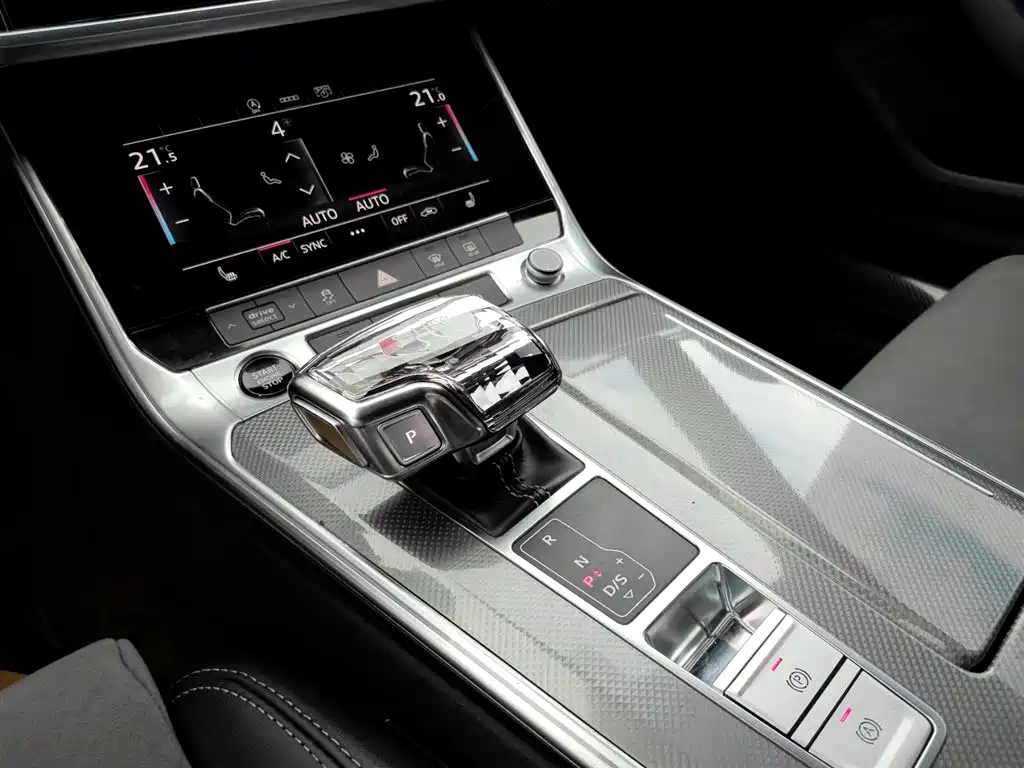 Audi A6L — фото 10