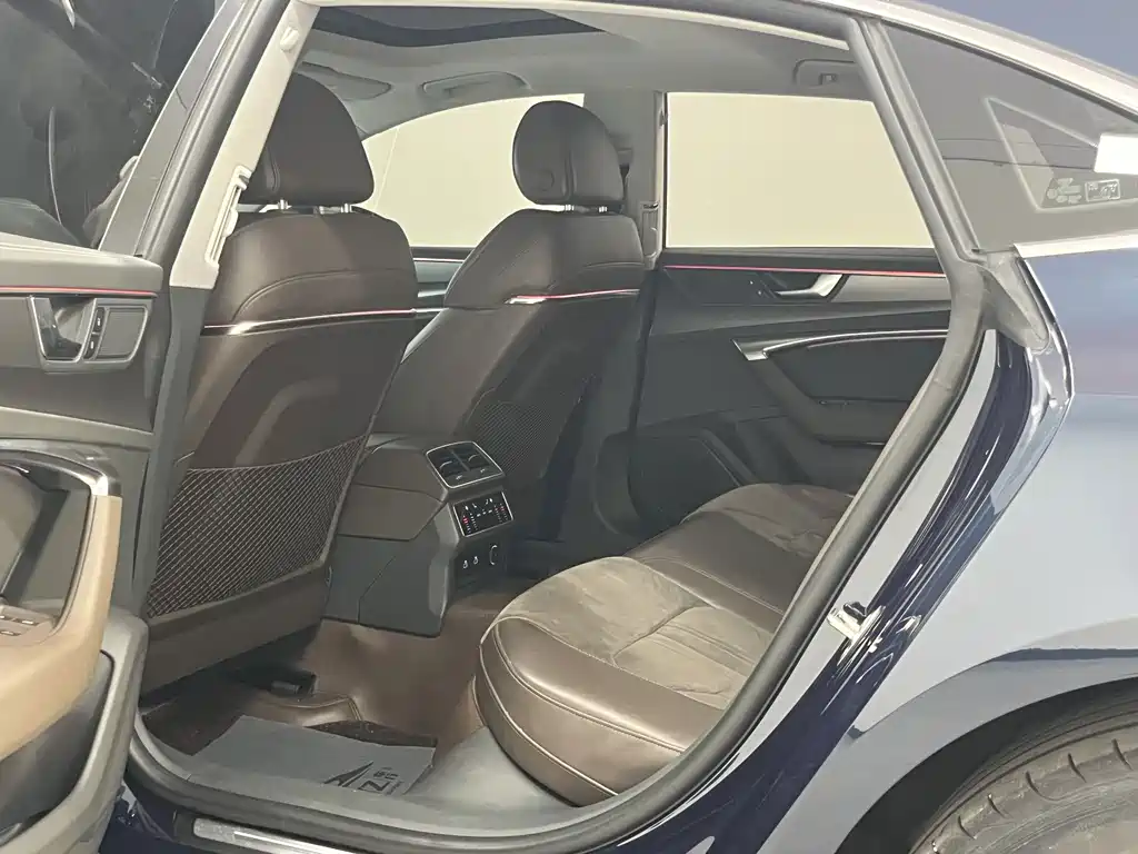 Audi A7L — фото 14