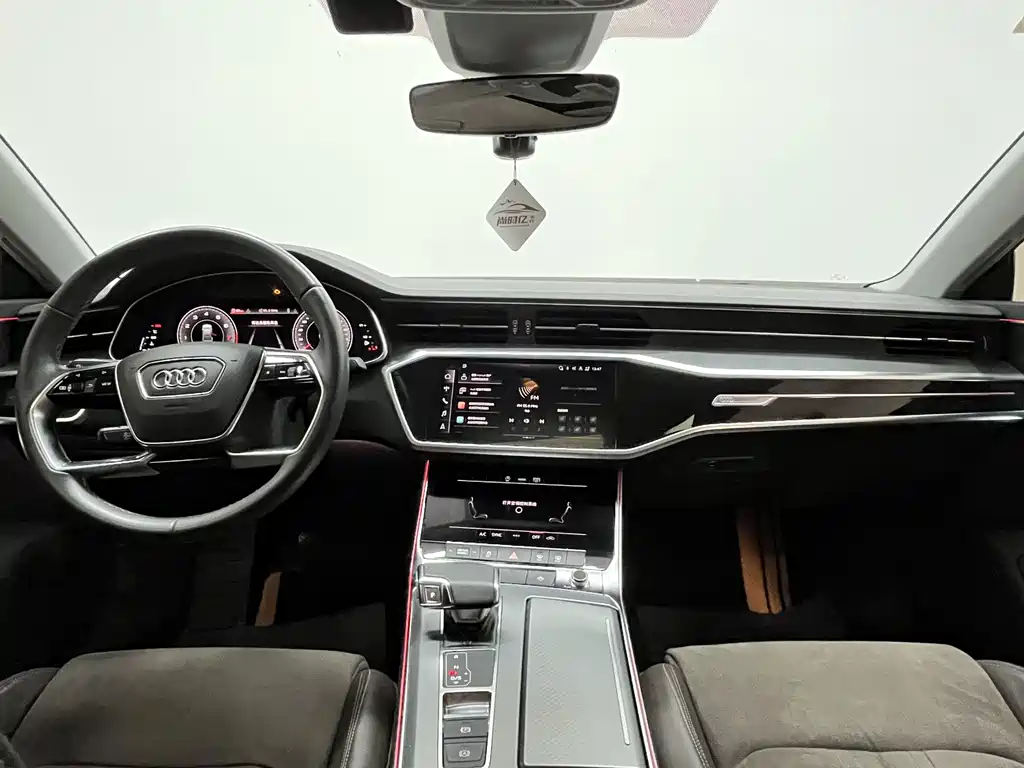 Audi A7L — фото 17