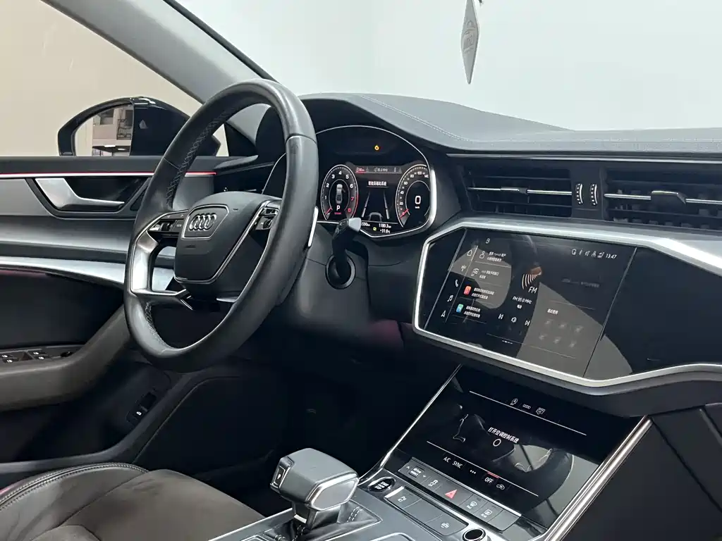 Audi A7L — фото 18