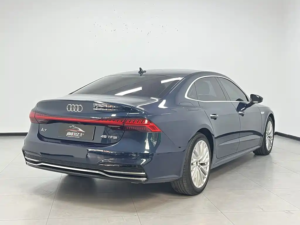 Audi A7L — фото 6