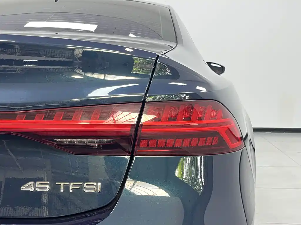Audi A7L — фото 8