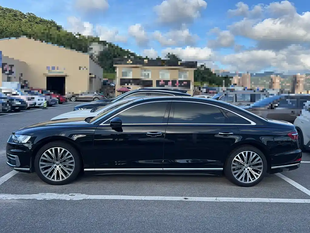 Audi A8 — фото 4
