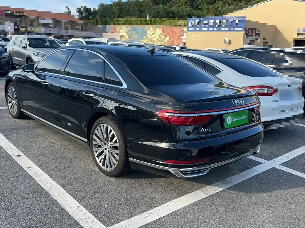 Audi A8 — фото 5