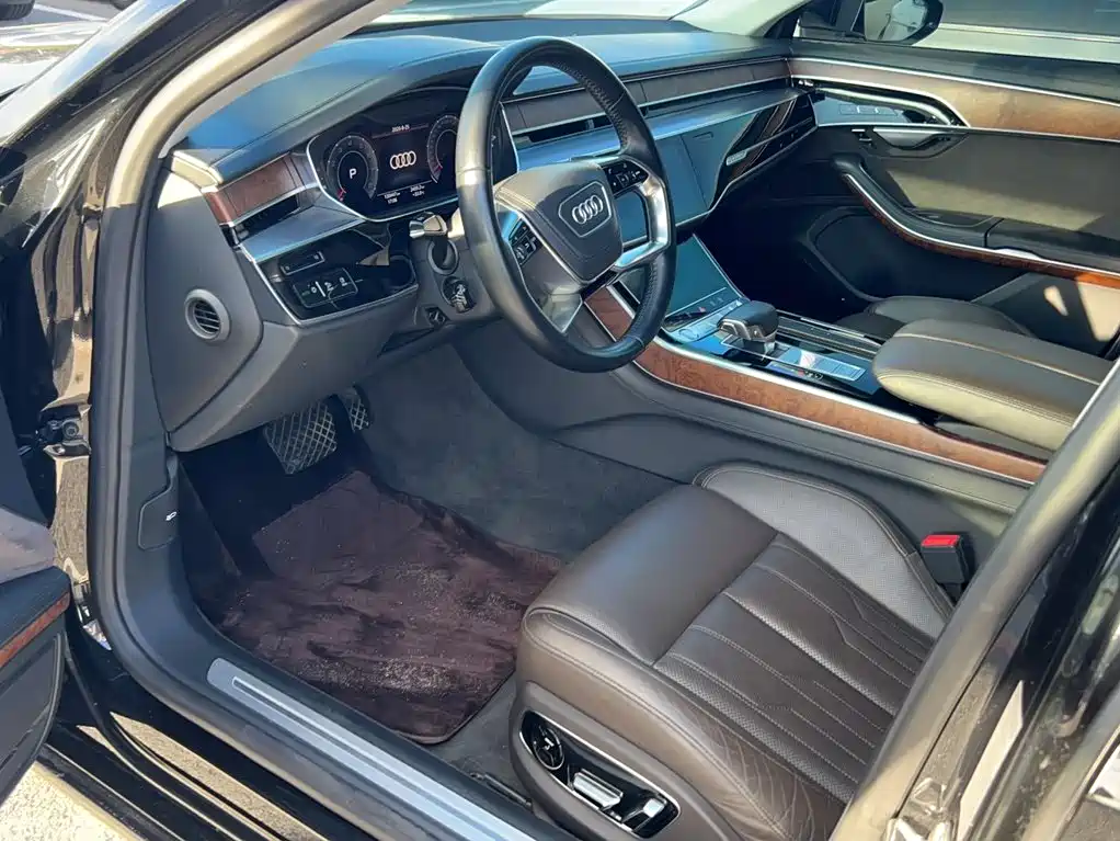 Audi A8 — фото 8
