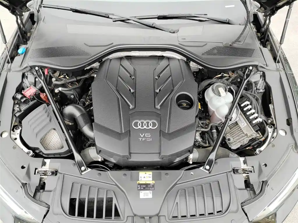 Audi A8 — фото 18