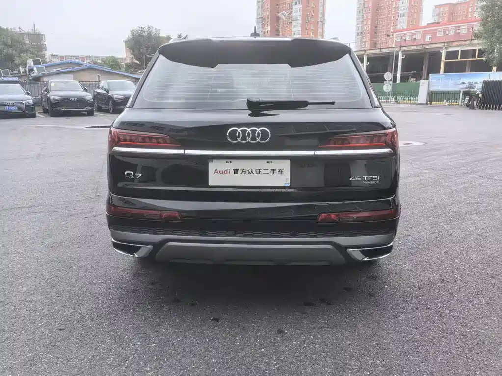 Audi Q7 — фото 10