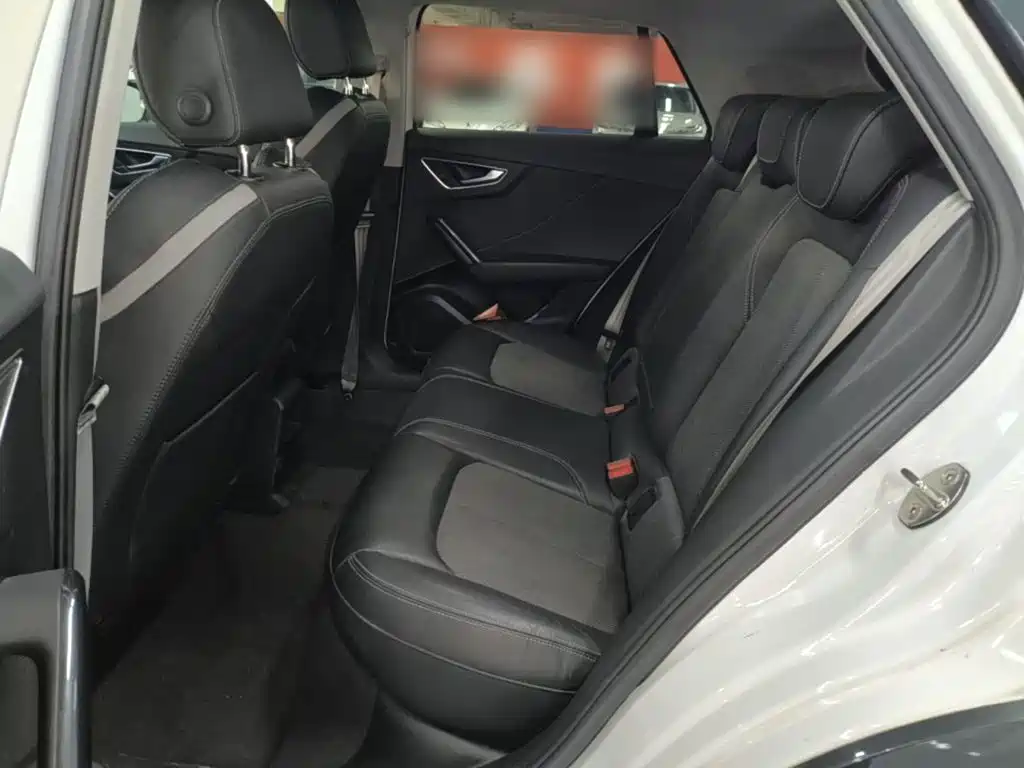Audi Q2L e-tron — фото 17
