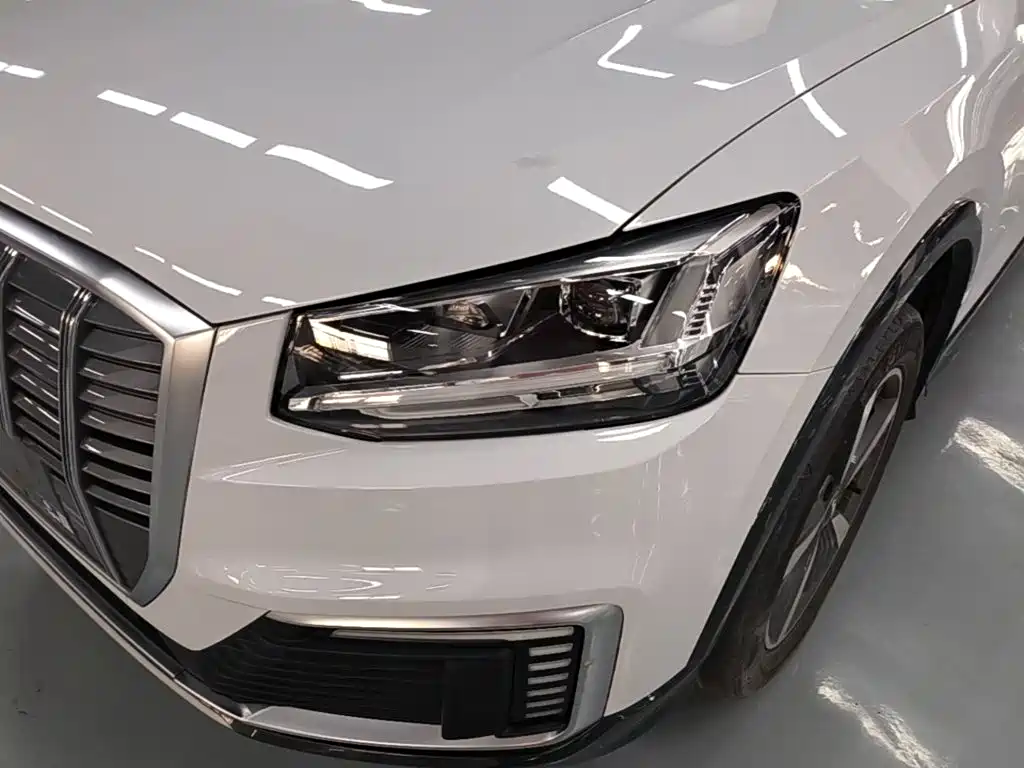 Audi Q2L e-tron — фото 24