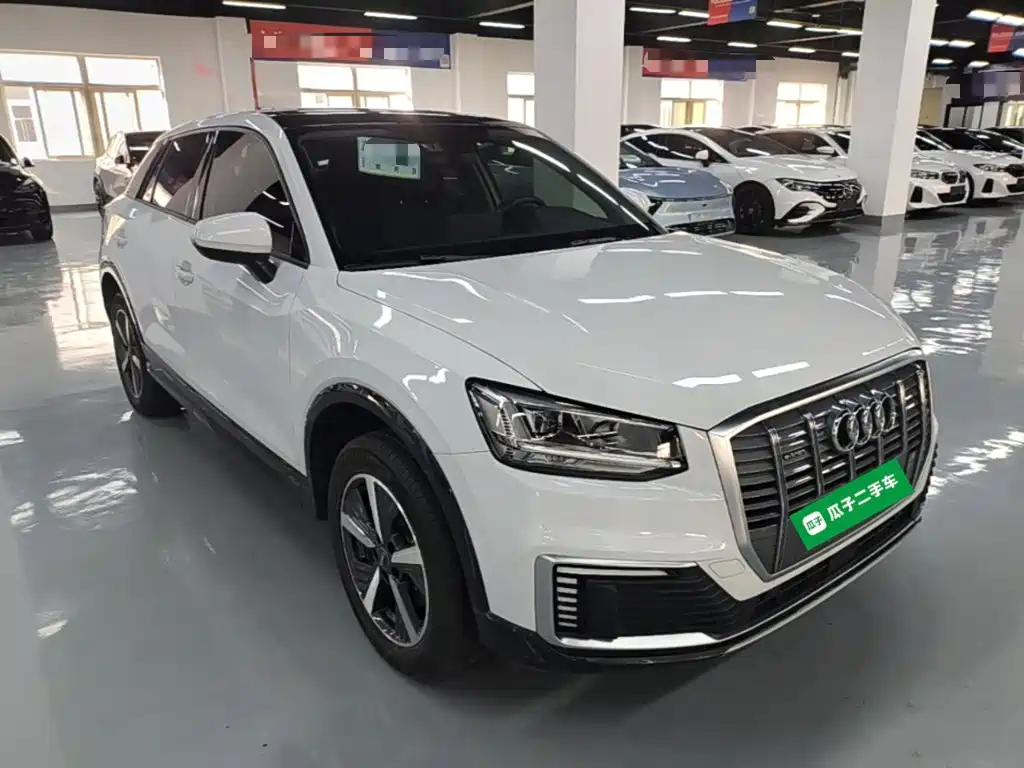 Audi Q2L e-tron — фото 4