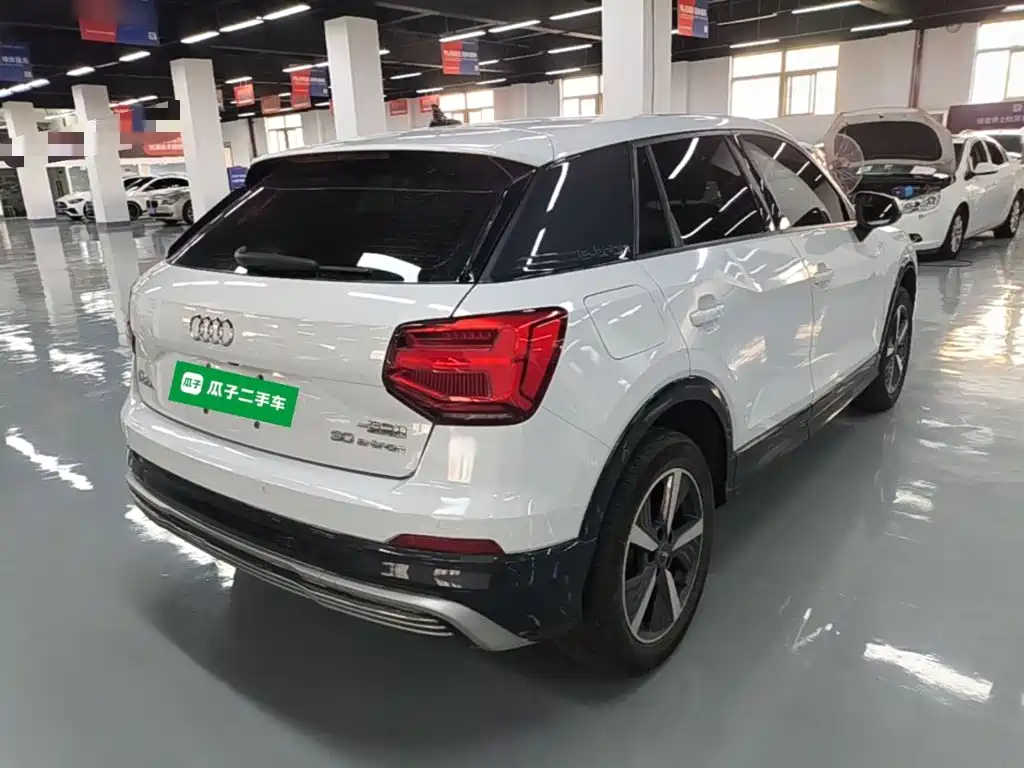 Audi Q2L e-tron — фото 7