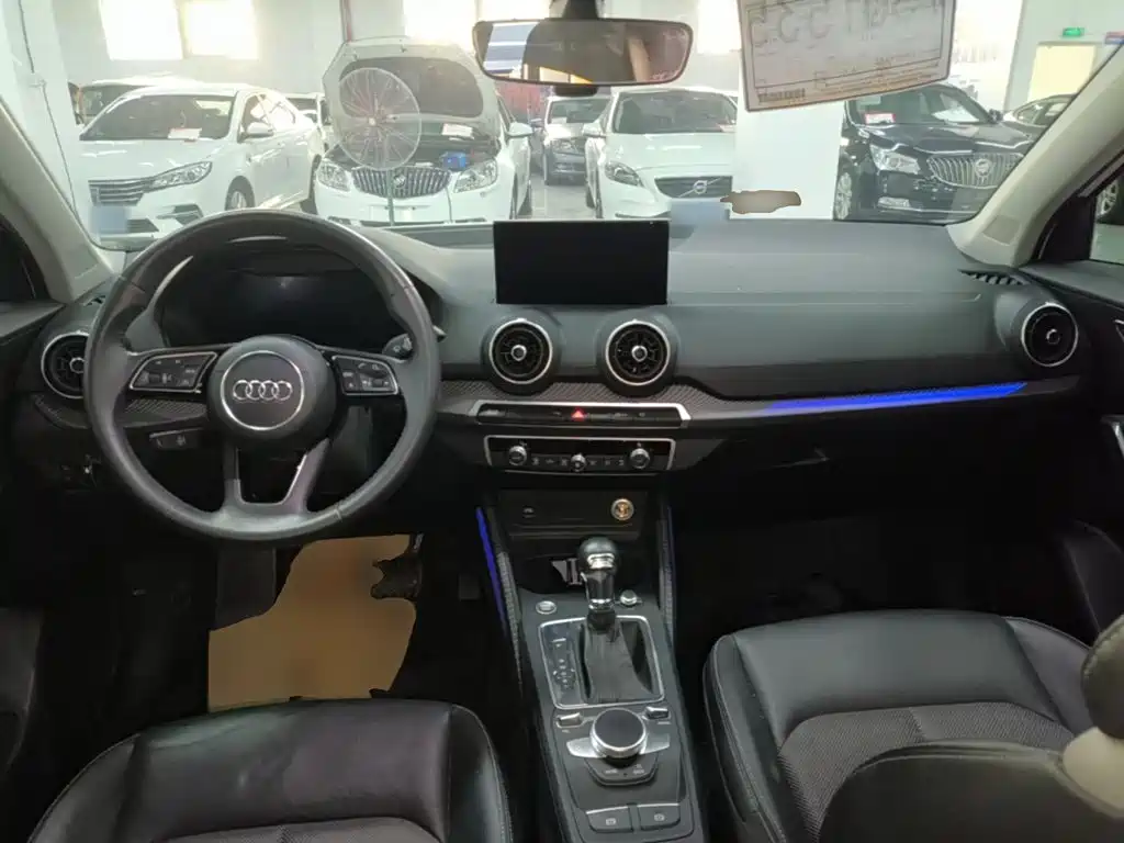 Audi Q2L e-tron — фото 10