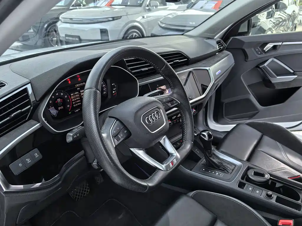 Audi Q3 Sportback — фото 6