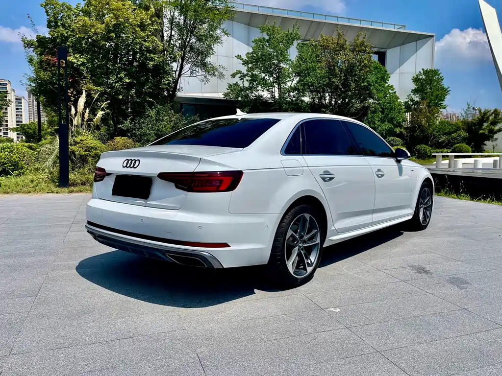 Audi A4L — фото 21