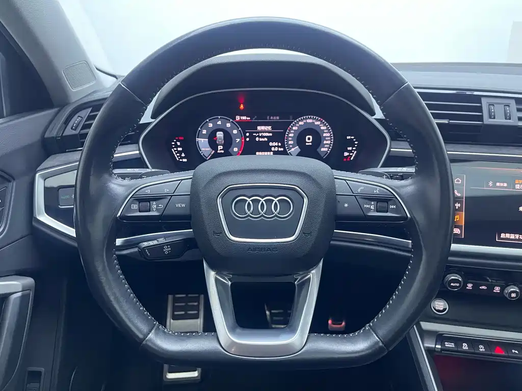 Audi Q3 — фото 17