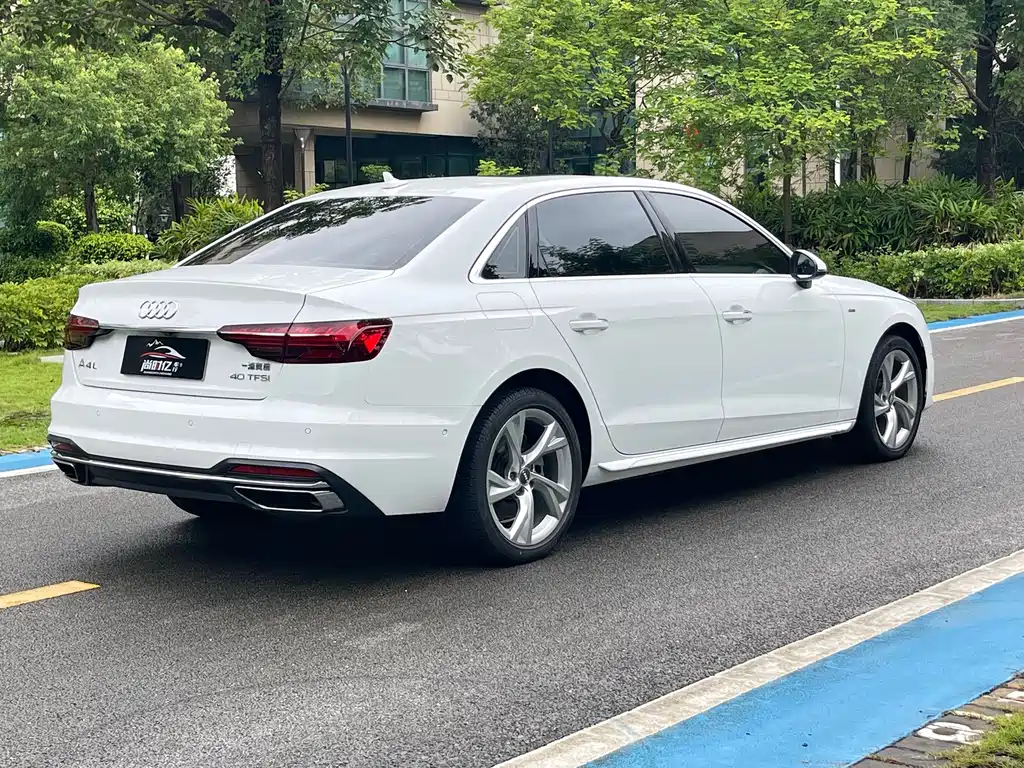 Audi A4L — фото 4