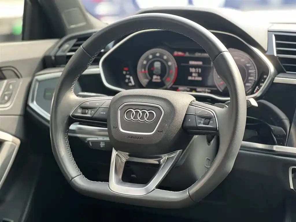 Audi Q3 — фото 10
