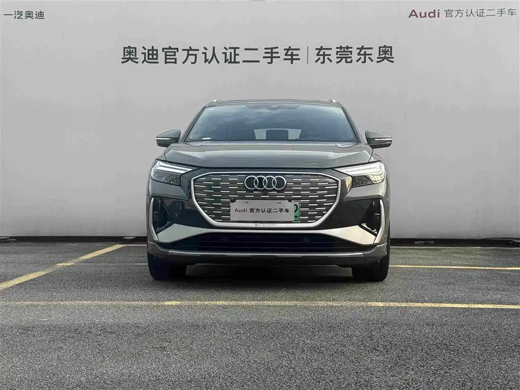 Audi Q4 e-tron — фото 2