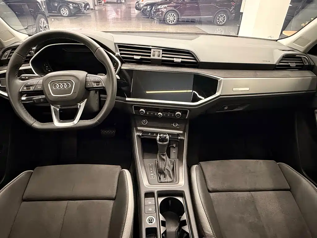 Audi Q3 — фото 18