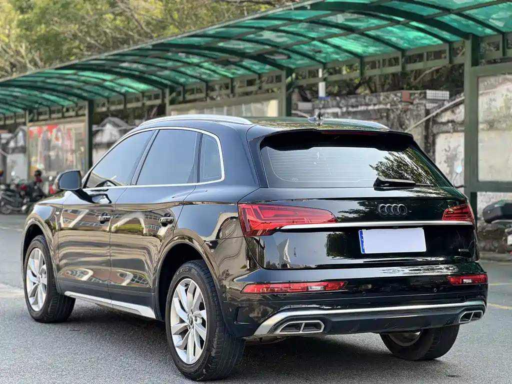 Audi Q5L — фото 14