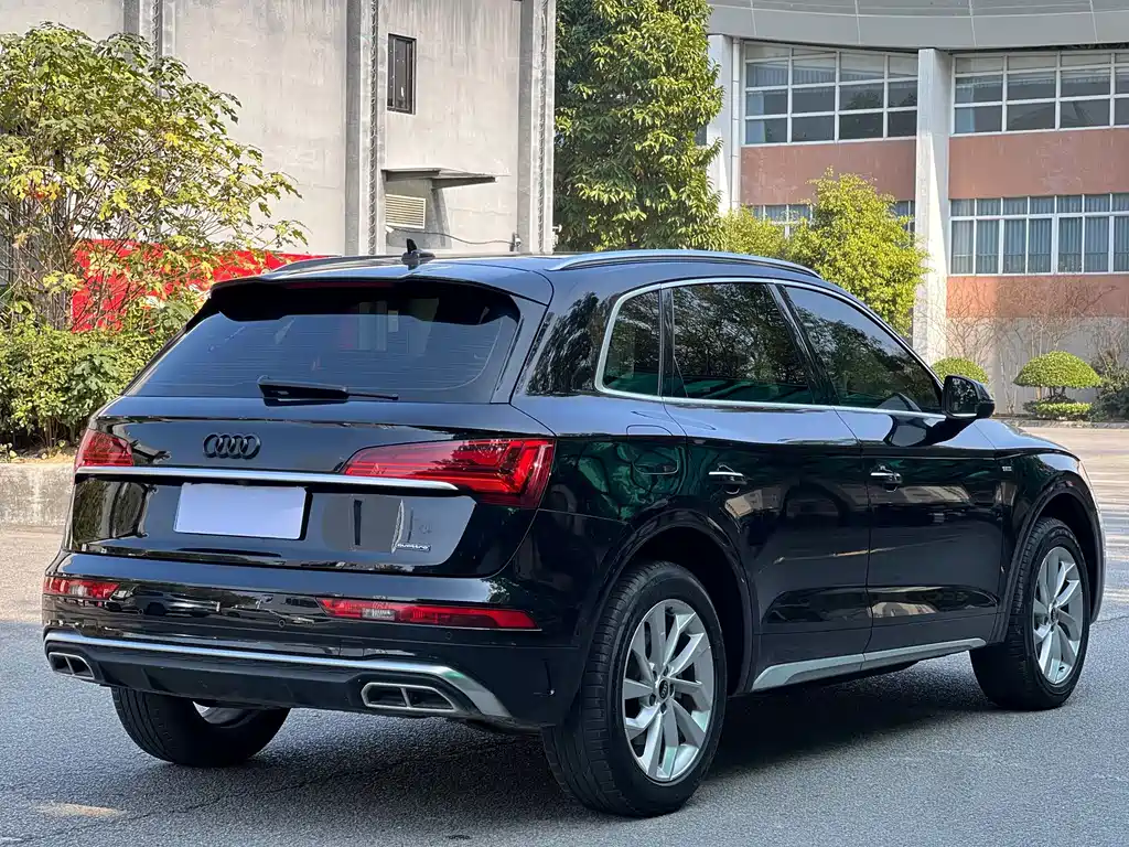 Audi Q5L — фото 15