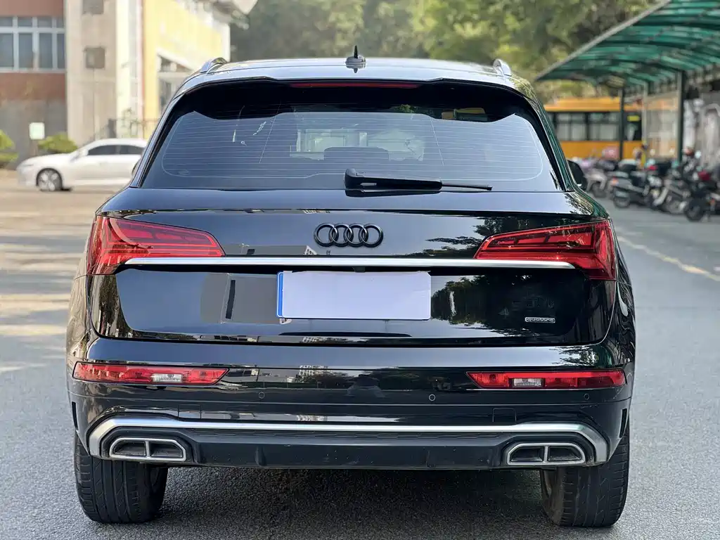 Audi Q5L — фото 16
