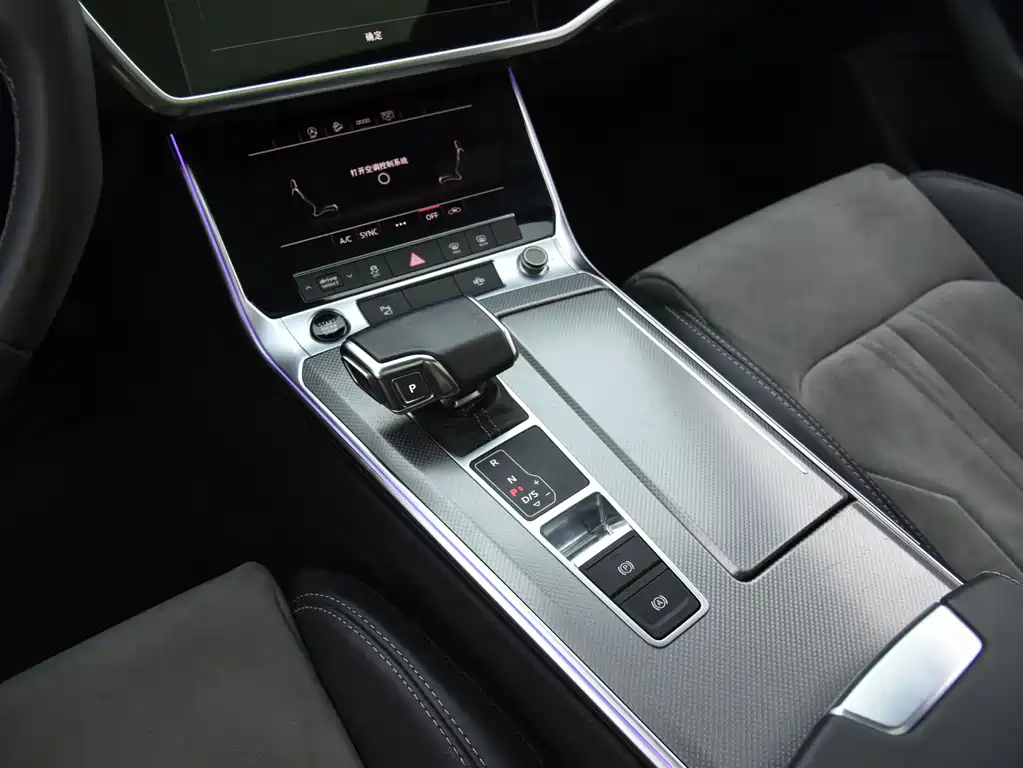 Audi A6L — фото 10