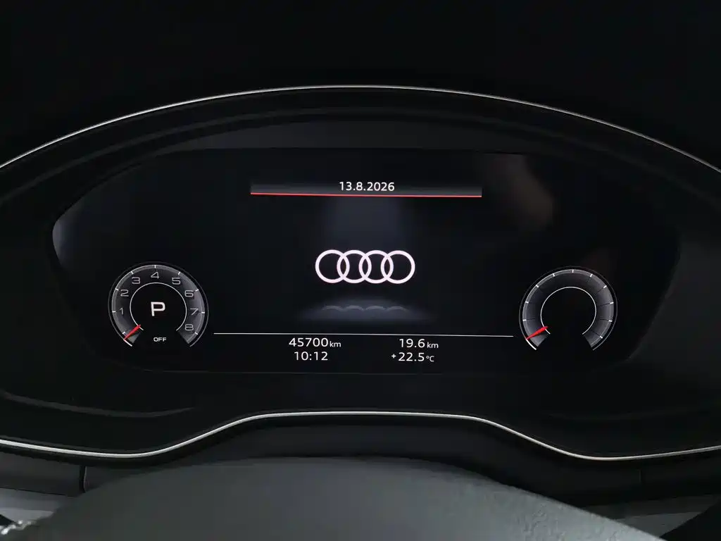 Audi Q5L — фото 10