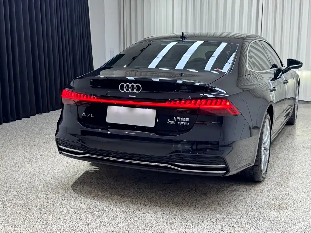 Audi A7L — фото 31