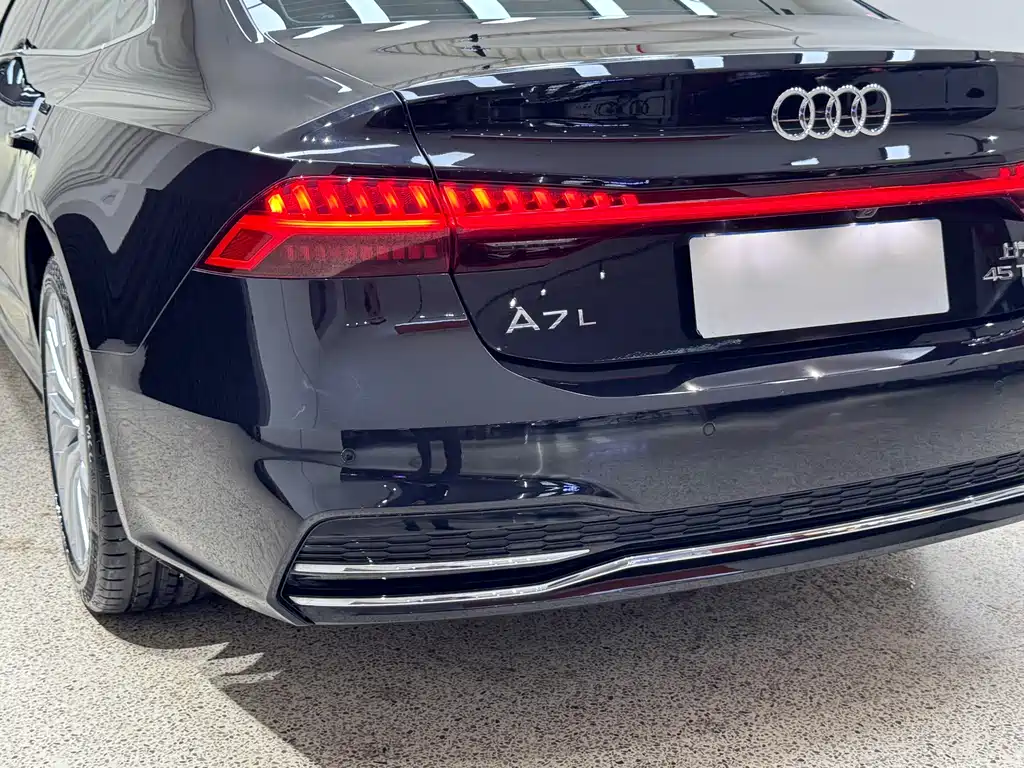 Audi A7L — фото 33