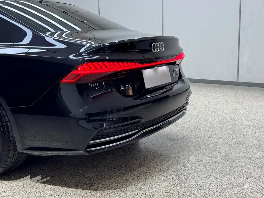 Audi A7L — фото 34