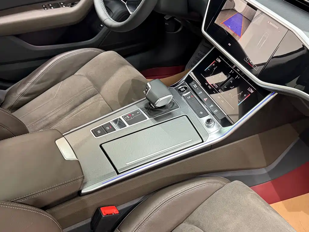 Audi A7L — фото 48