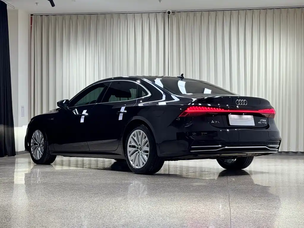Audi A7L — фото 7