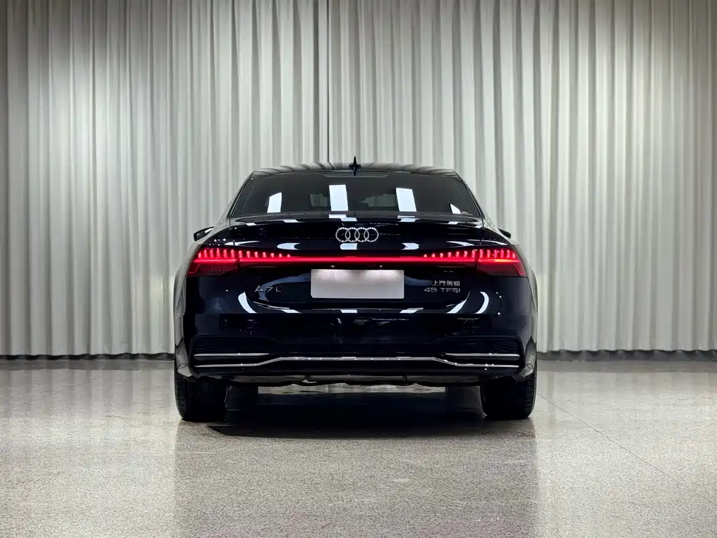 Audi A7L — фото 8