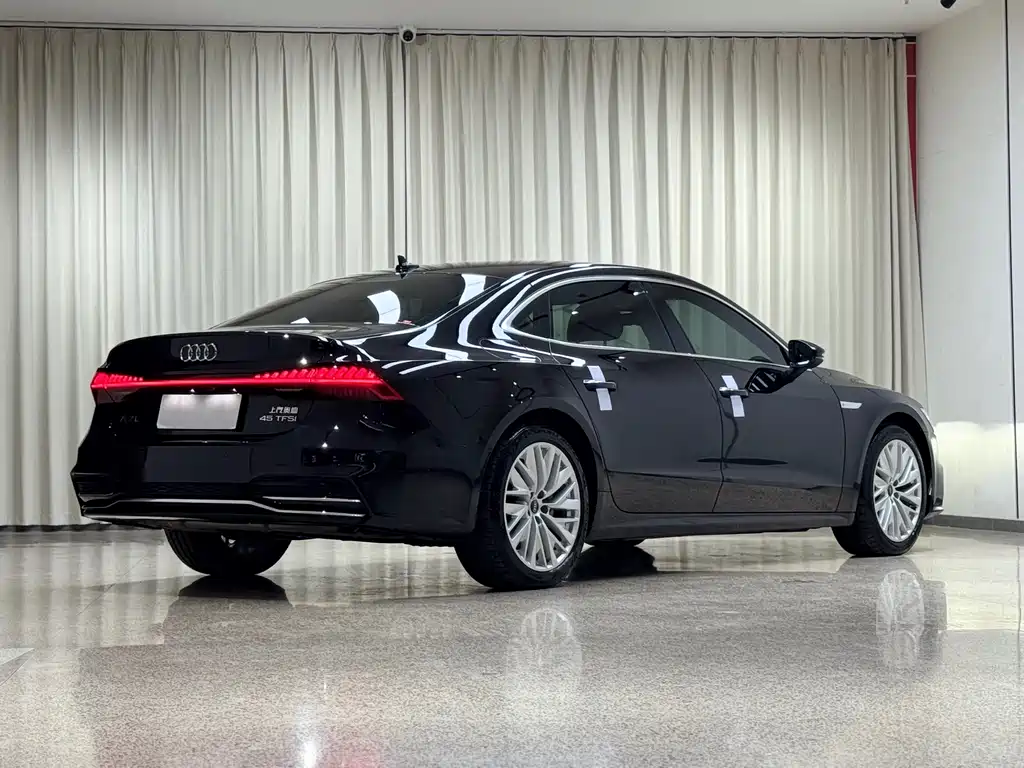 Audi A7L — фото 9