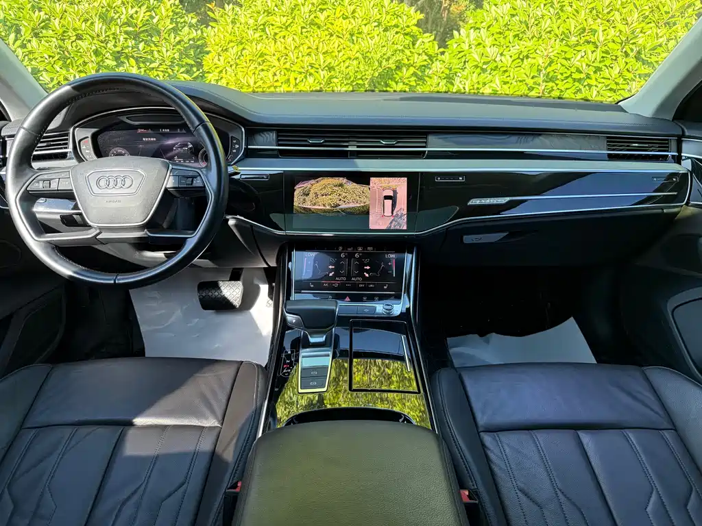 Audi A8 — фото 11