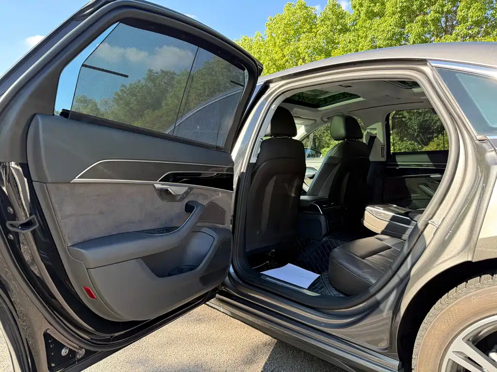 Audi A8 — фото 23