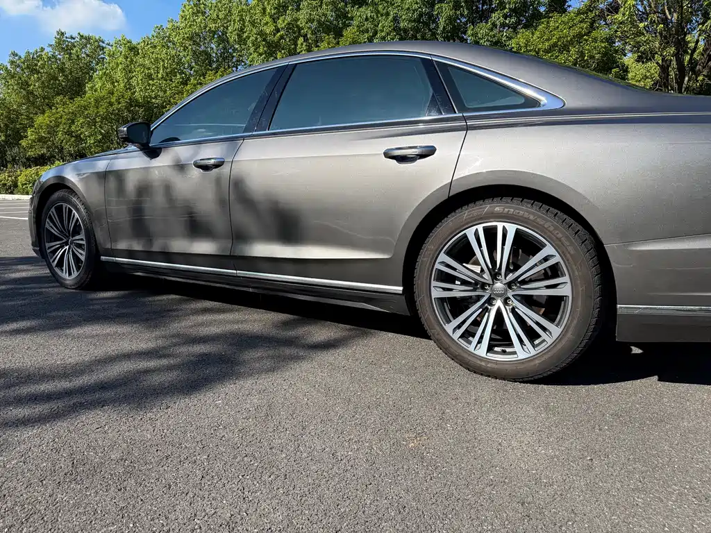 Audi A8 — фото 6