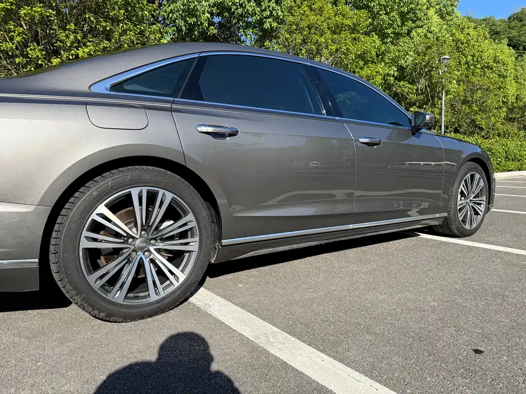 Audi A8 — фото 8