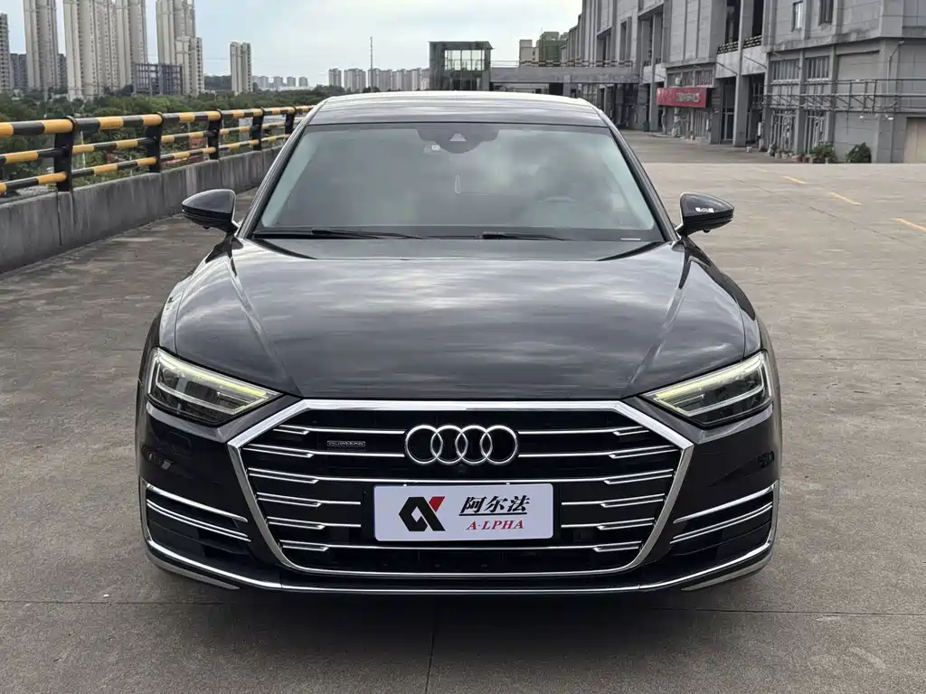 Audi A8 — фото 2